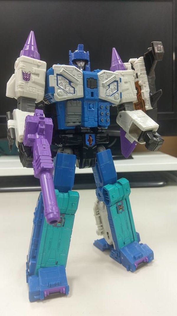 Titans Return Overlord Leader Class Wave 5 Out Of Package Photos 01 (1 of 12)